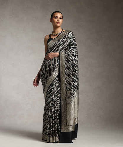 Handloom_Black_Pure_Katan_Silk_Real_Zari_Banarasi_Saree_With_Kadhwa_Jaal_WeaverStory_01