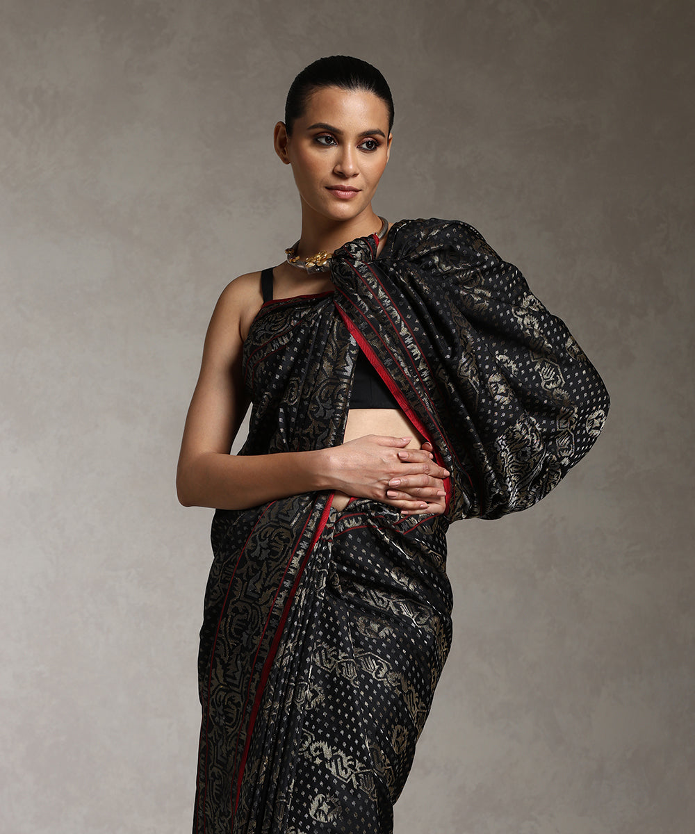 Handloom_Black_Pure_Katan_Silk_Pure_Zari_Kaarpuri_Banarasi_Saree_With_Red_Selvedge_WeaverStory_02