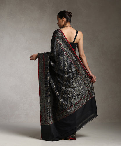 Handloom_Black_Pure_Katan_Silk_Pure_Zari_Kaarpuri_Banarasi_Saree_With_Red_Selvedge_WeaverStory_03