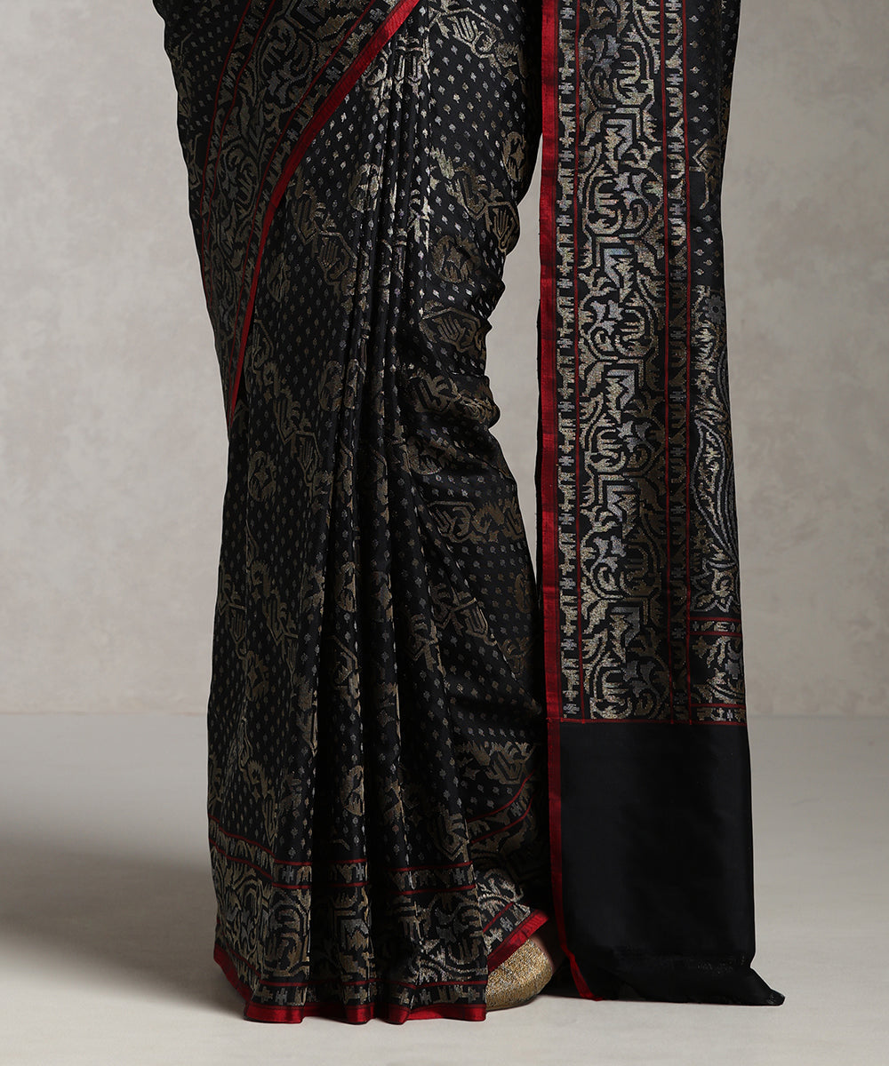 Handloom_Black_Pure_Katan_Silk_Pure_Zari_Kaarpuri_Banarasi_Saree_With_Red_Selvedge_WeaverStory_04