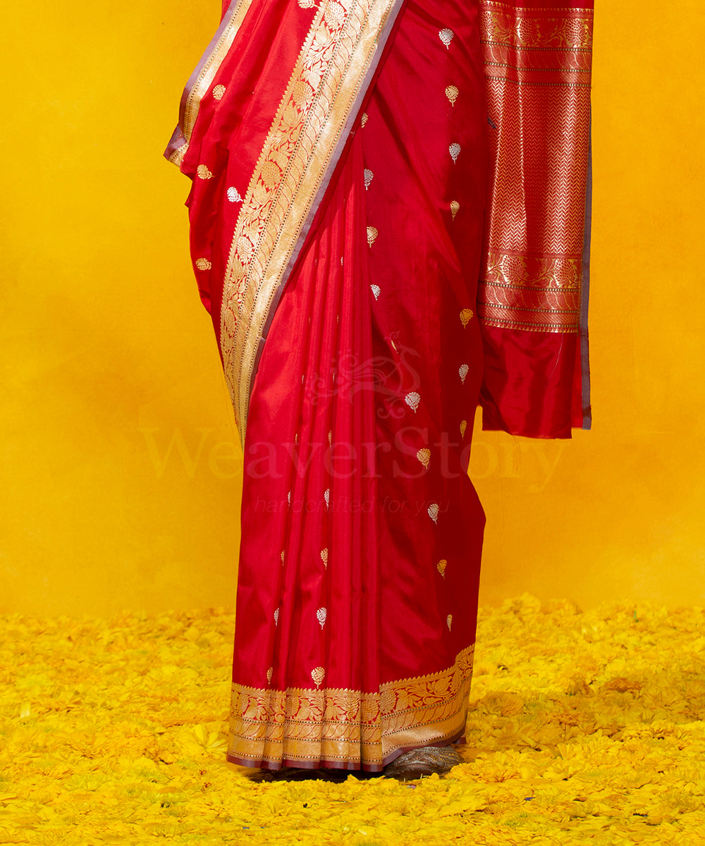 Handloom_Red_Kadhwa_Booti_Pure_Katan_Silk_Banarasi_Saree_With_Gold_And_Silver_Zari_WeaverStory_04