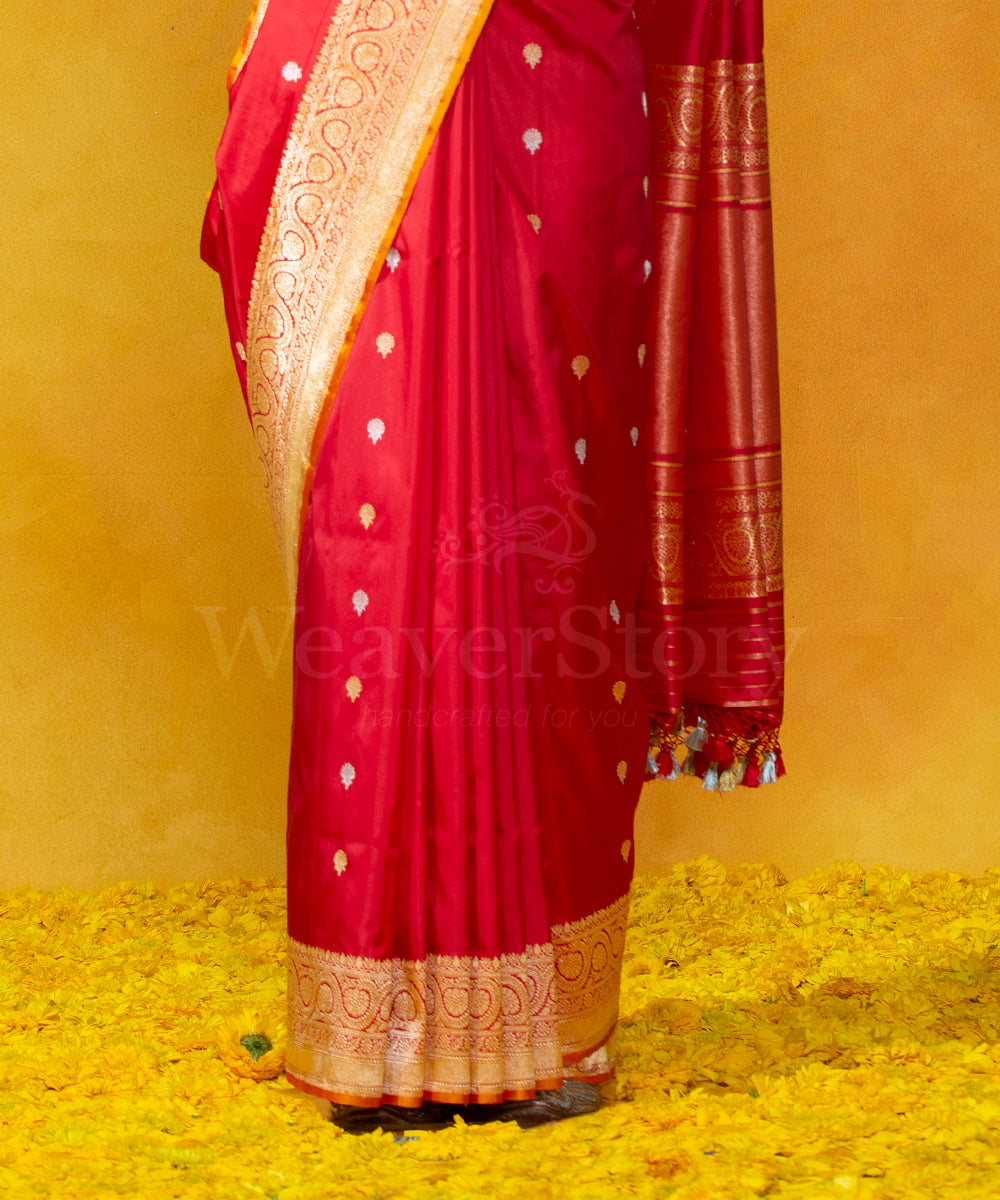 Handloom_Red_Pure_Katan_Silk_Banarasi_Saree_With_Gold_And_Silver_Zari_Kadhwa_Booti_WeaverStory_04