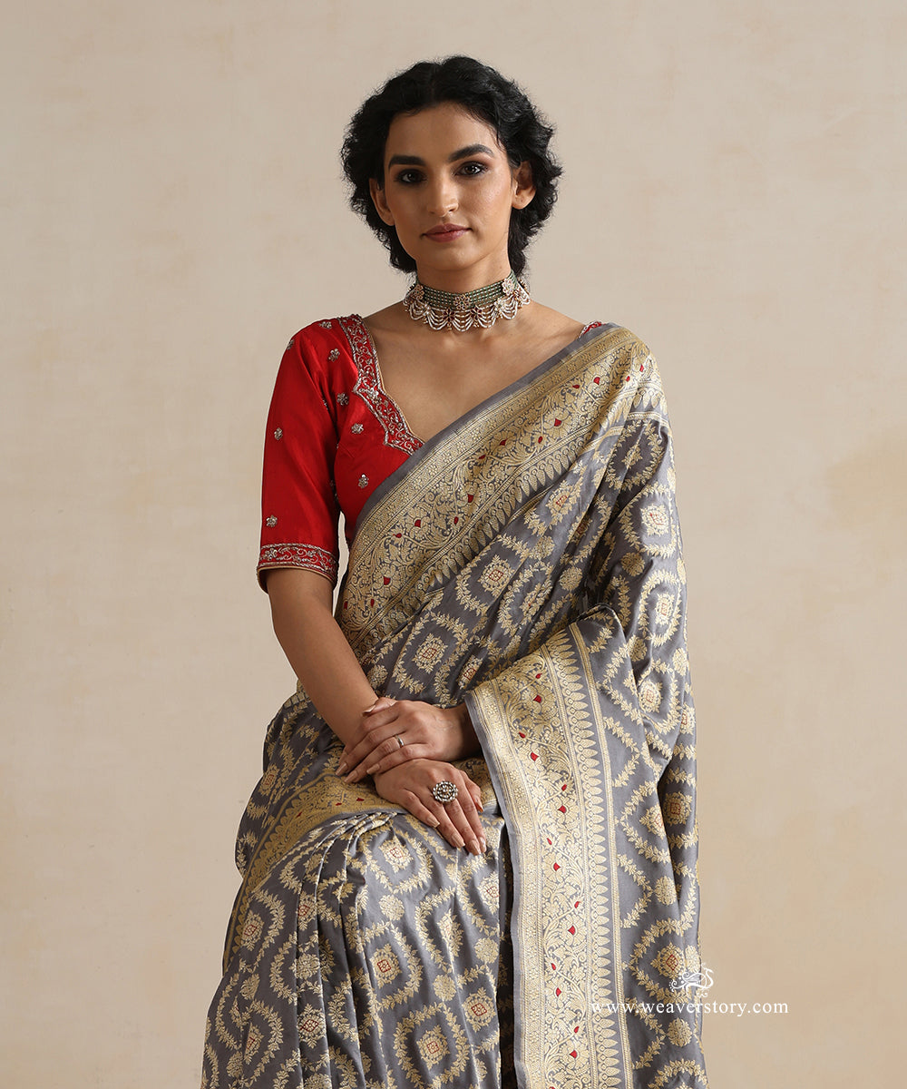 Handloom_Grey_Pure_Katan_Silk_Banarasi_Saree_With_Kadhwa_Jaal_And_Red_Meenakari_WeaverStory_01