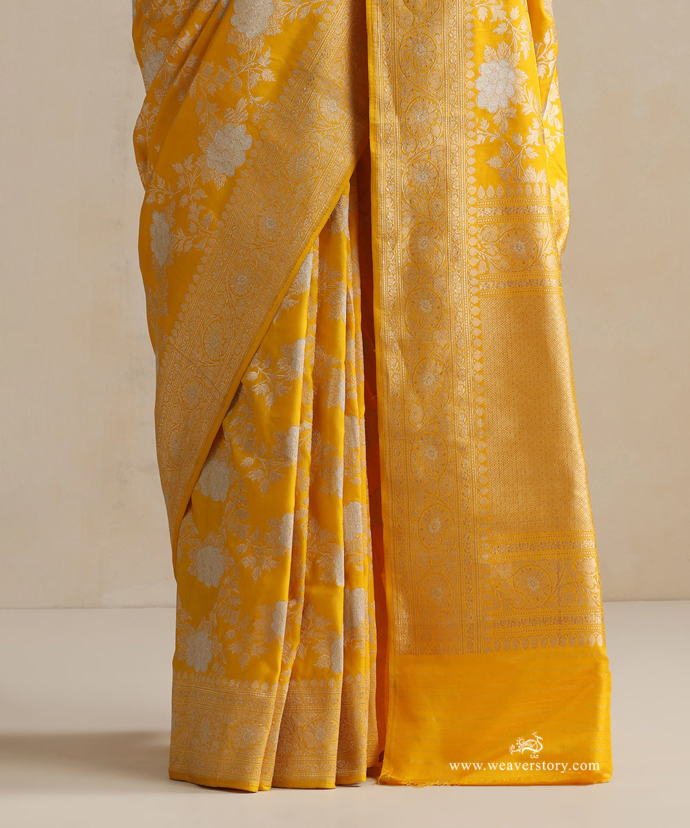 Yellow_Handloom_Pure_Katan_Silk_Banarasi_Saree_With_Angoor_Jaal_WeaverStory_04