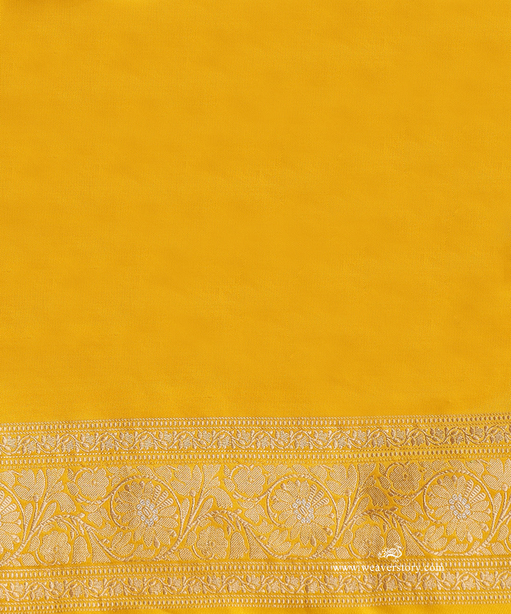 Yellow_Handloom_Pure_Katan_Silk_Banarasi_Saree_With_Angoor_Jaal_WeaverStory_05