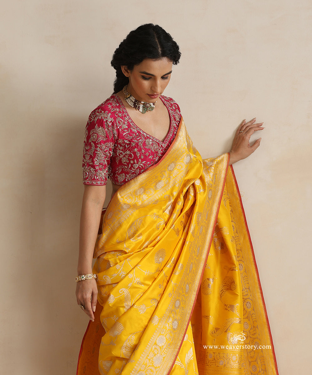 Handloom_Yellow_Pure_Katan_Kadhwa_Banarasi_Saree_With_Pink_Selvedge_WeaverStory_02