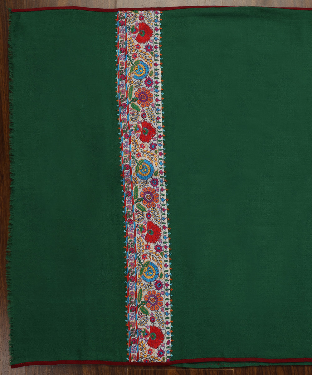 Green_Handwoven_Pure_Pashmina_Stole_With_Hand_Appliqued_Kashidakari_Border_WeaverStory_02