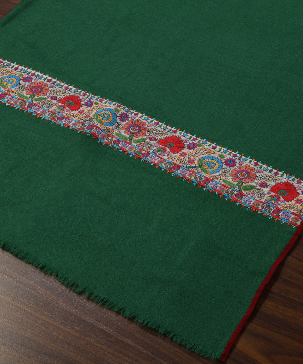 Green_Handwoven_Pure_Pashmina_Stole_With_Hand_Appliqued_Kashidakari_Border_WeaverStory_03