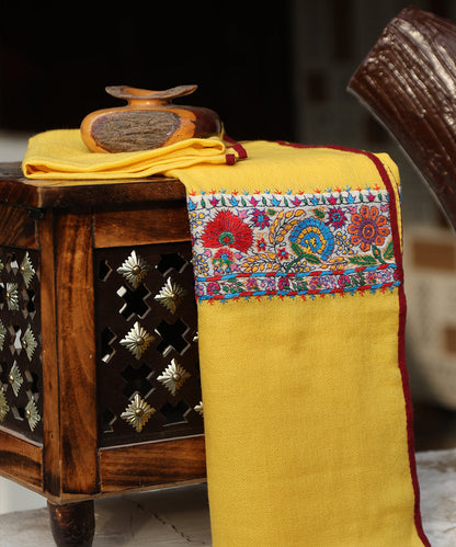 Handwoven_Mustard_Yellow_Pure_Pashmina_Stoles_With_Hand_Appliqued_Kashidakari_Border_WeaverStory_01