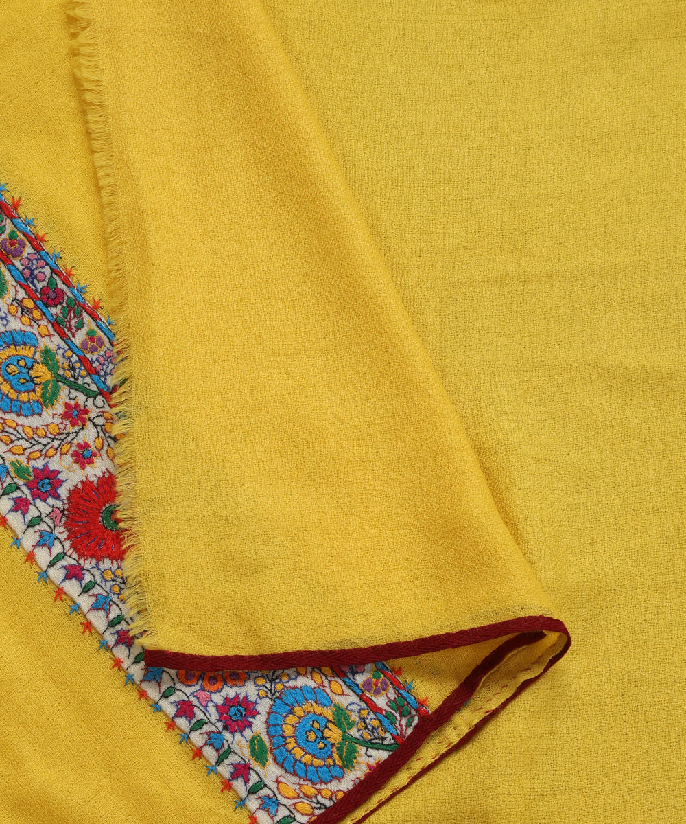 Handwoven_Mustard_Yellow_Pure_Pashmina_Stoles_With_Hand_Appliqued_Kashidakari_Border_WeaverStory_04