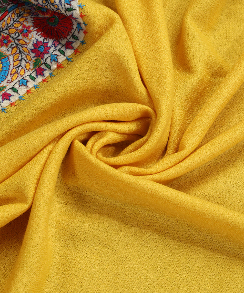 Handwoven_Mustard_Yellow_Pure_Pashmina_Stoles_With_Hand_Appliqued_Kashidakari_Border_WeaverStory_05