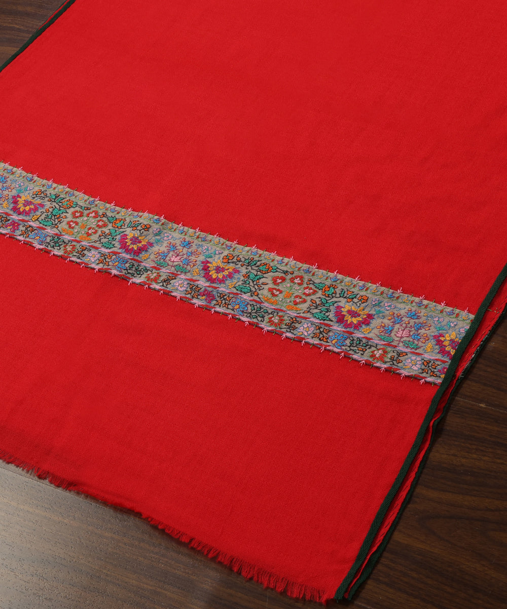 Chilli_Red_Handwoven_Pure_Pashmina_Stoles_With_Hand_Appliqued_Kashidakari_Border_WeaverStory_03