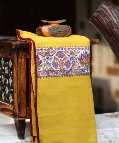 Yellow_Handwoven_Pure_Pashmina_Stole_With_Hand_Appliqued_Kashidakari_Border_WeaverStory_01