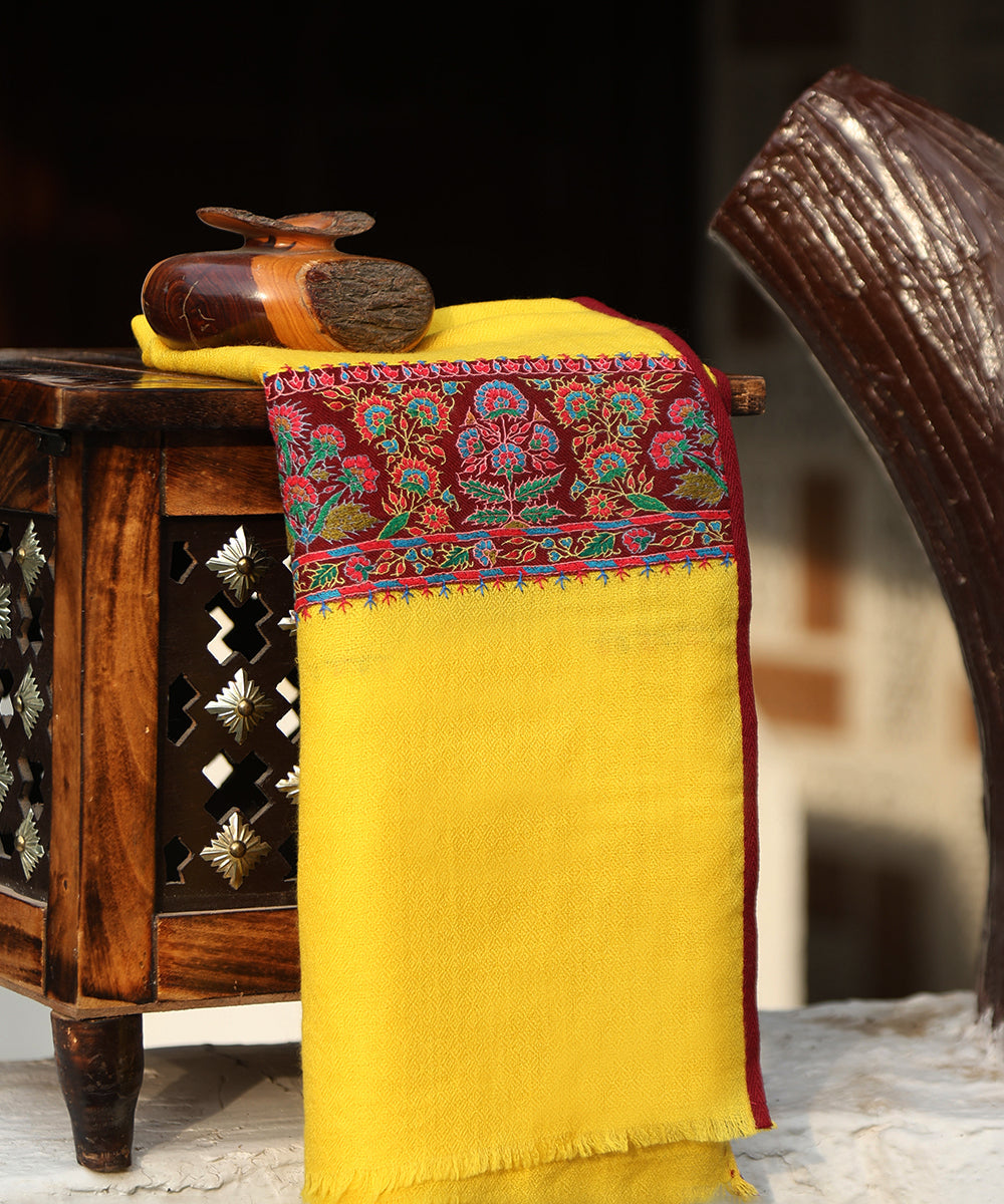 Canary_Yellow_Handwoven_Pure_Pashmina_Stoles_With_Hand_Appliqued_Kashidakari_Border_WeaverStory_03