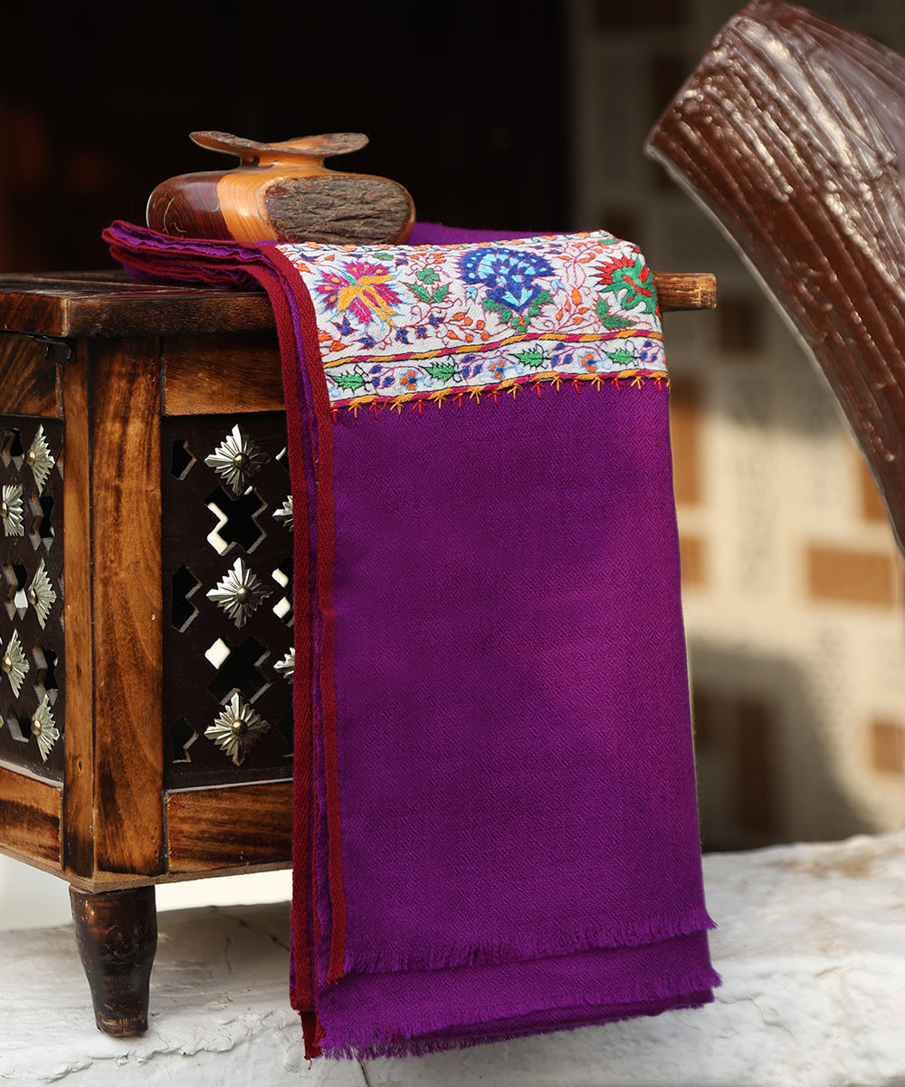 Purple_Handwoven_Pure_Pashmina_Stoles_With_Hand_Appliqued_Kashidakari_Border_WeaverStory_01