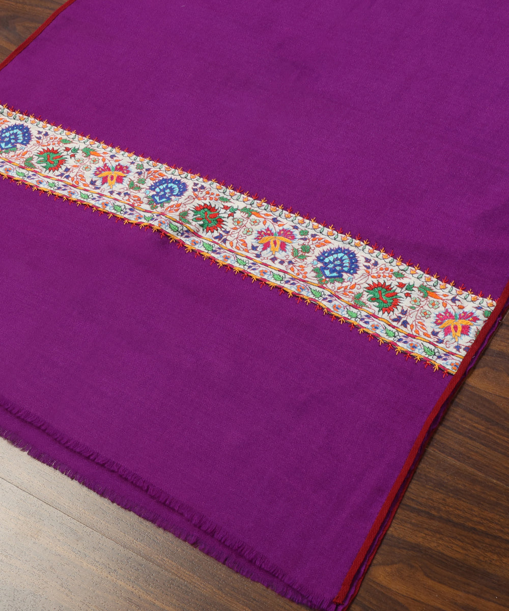 Purple_Handwoven_Pure_Pashmina_Stoles_With_Hand_Appliqued_Kashidakari_Border_WeaverStory_03