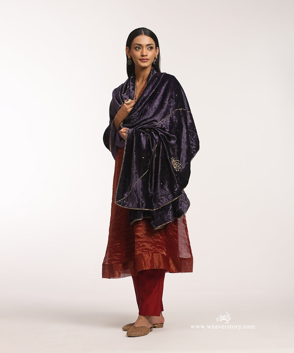 Purple_Hand_Embroidered_Velvet_Doshala_With_Big_Floral_Boota_Embroidery_WeaverStory_02
