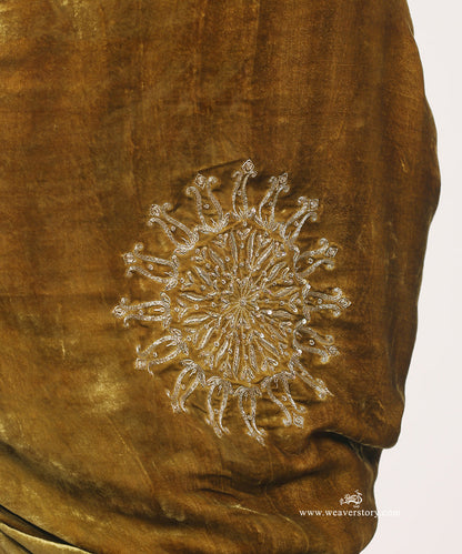 Heena_Green_Hand_Embroidered_Velvet_Doshala_With_Big_Zardozi_Boota_on_Centre_WeaverStory_03