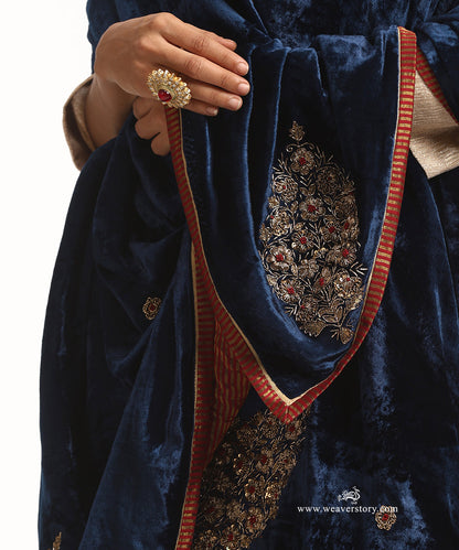 Navy_Blue_Hand_Embroidered_Velvet_Doshala_With_Konia_Boota_And_Majenta_Meena_WeaverStory_03