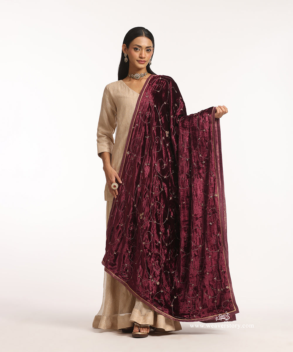 Maroon_Hand_Embroidered_Velvet_Doshala_With_All_Over_Jaal_Embroidery_WeaverStory_01