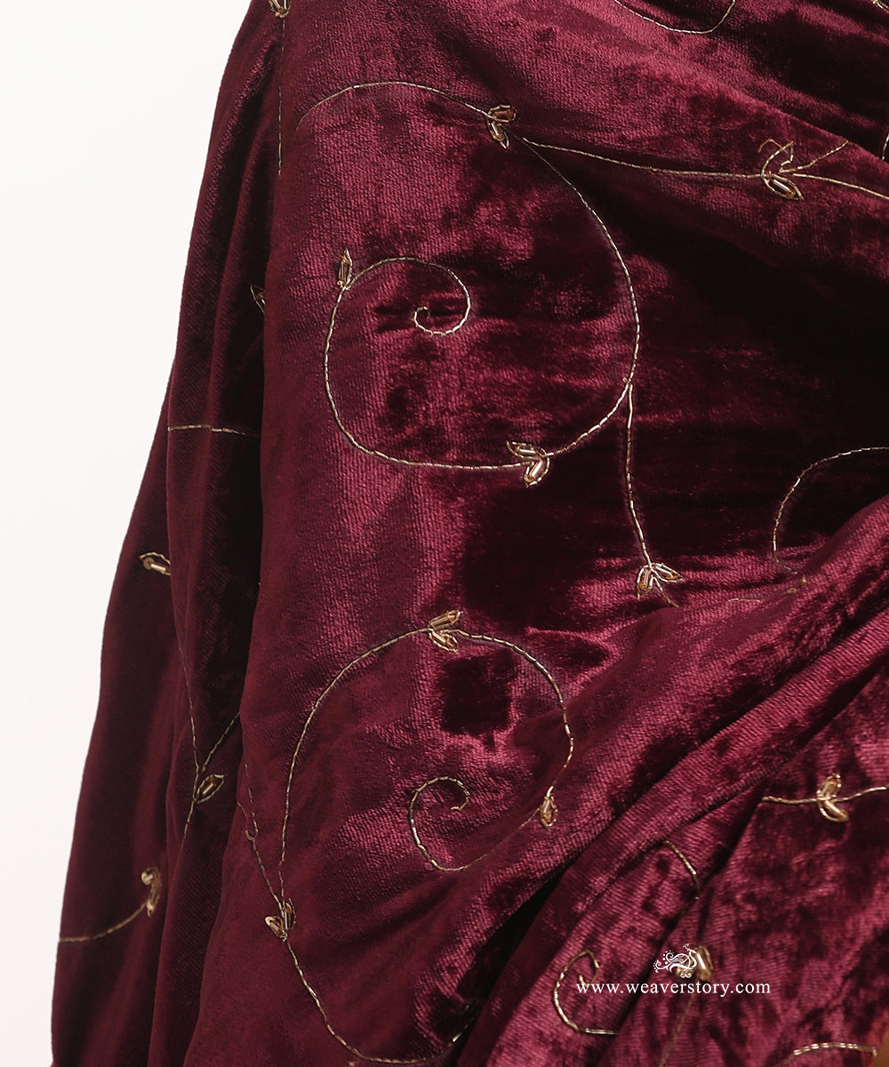 Maroon_Hand_Embroidered_Velvet_Doshala_With_All_Over_Jaal_Embroidery_WeaverStory_04