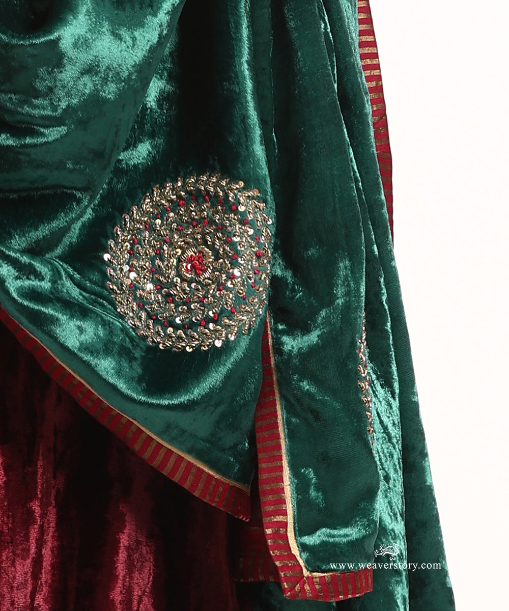 Teal_Green_Hand_Embroidered_Velvet_Doshala_With_Rangoli_Boota_Embroidery_And_Majenta_Meena_WeaverStory_03
