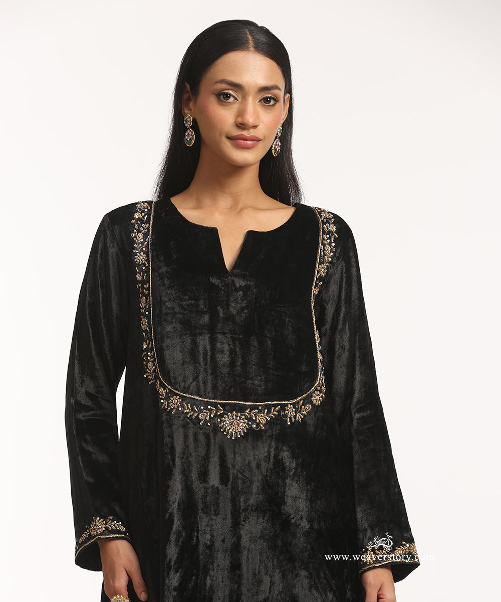 Black_Handloom_Velvet_Suit_Set_With_Yoke_Embroidery_WeaverStory_05