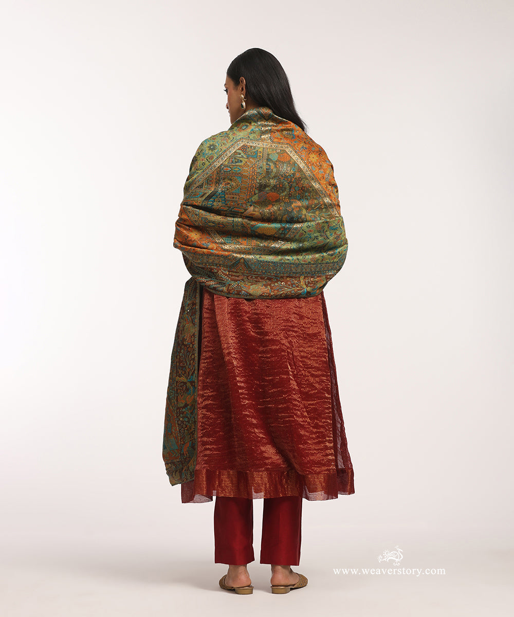 Green_And_Orange_Handwoven_Jamawar_Pure_Cashmere_Wool_Doshala_with_Green_Tissue_Finishing_WeaverStory_03
