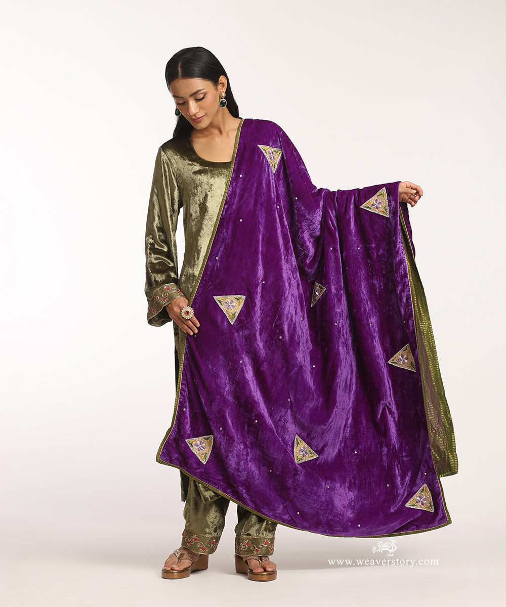 Purple_Mauve_Hand_Embroidered_Zardozi_Silk_Velvet_Doshala_With_Contrast_Chanderi_Tissue_Border_WeaverStory_01