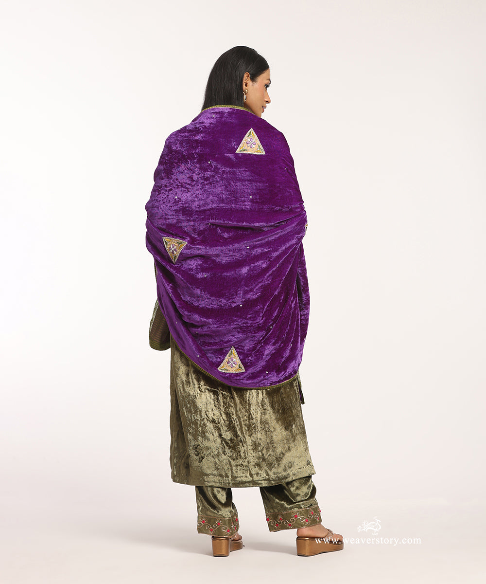 Purple_Mauve_Hand_Embroidered_Zardozi_Silk_Velvet_Doshala_With_Contrast_Chanderi_Tissue_Border_WeaverStory_03