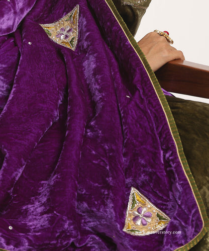 Purple_Mauve_Hand_Embroidered_Zardozi_Silk_Velvet_Doshala_With_Contrast_Chanderi_Tissue_Border_WeaverStory_04