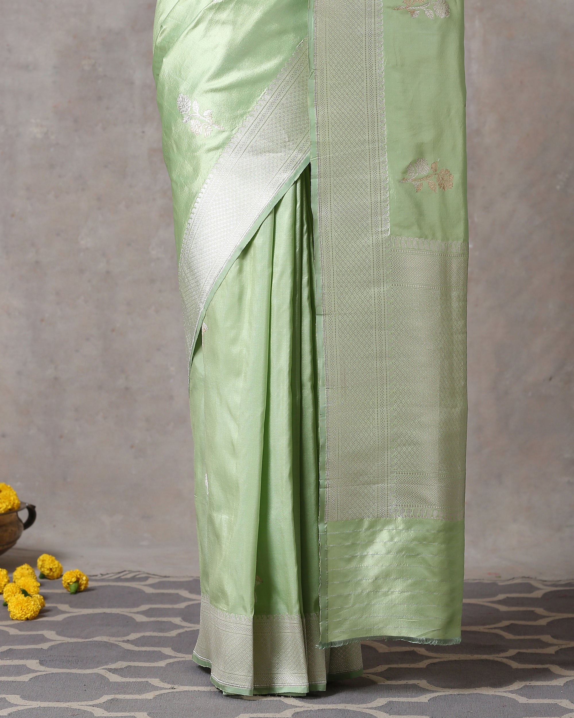 Handloom Pista Green Pure Katan Silk Kadhwa Banarasi Saree With Floral Boota