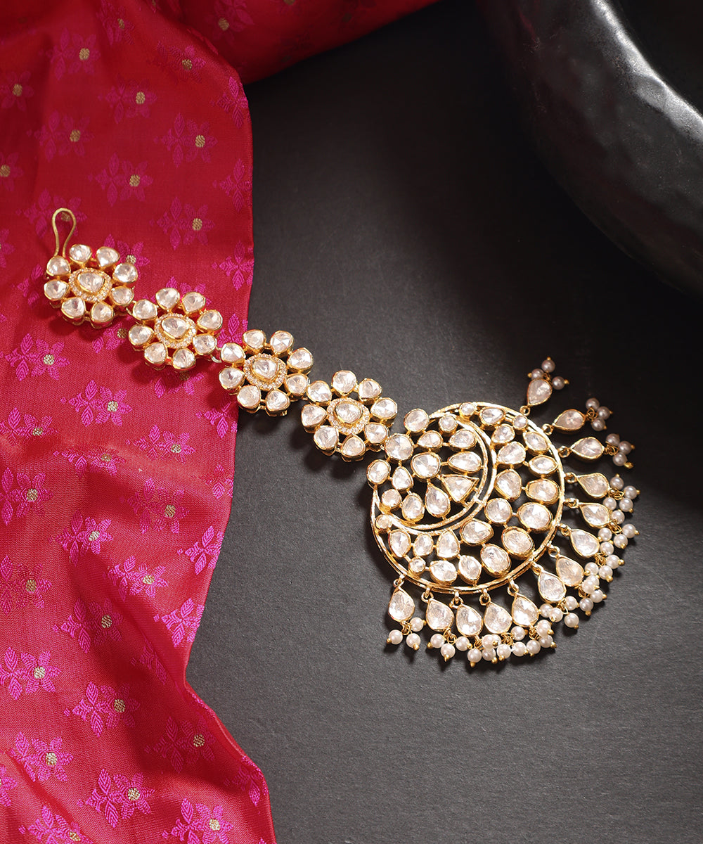 Elnaaz_Handcrafted_Silver_Maangtika_With_Moissanite_In_Floral_Motifs_WeaverStory_01