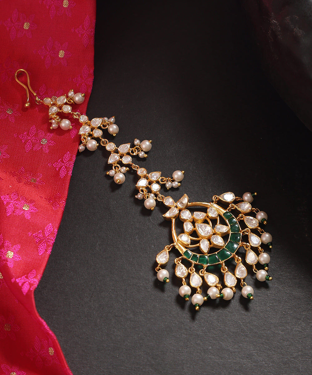 Elham_Handcrafted_Silver_Maangtika_With_Moissanite_And_Green_Semi_Precious_Stones_WeaverStory_01