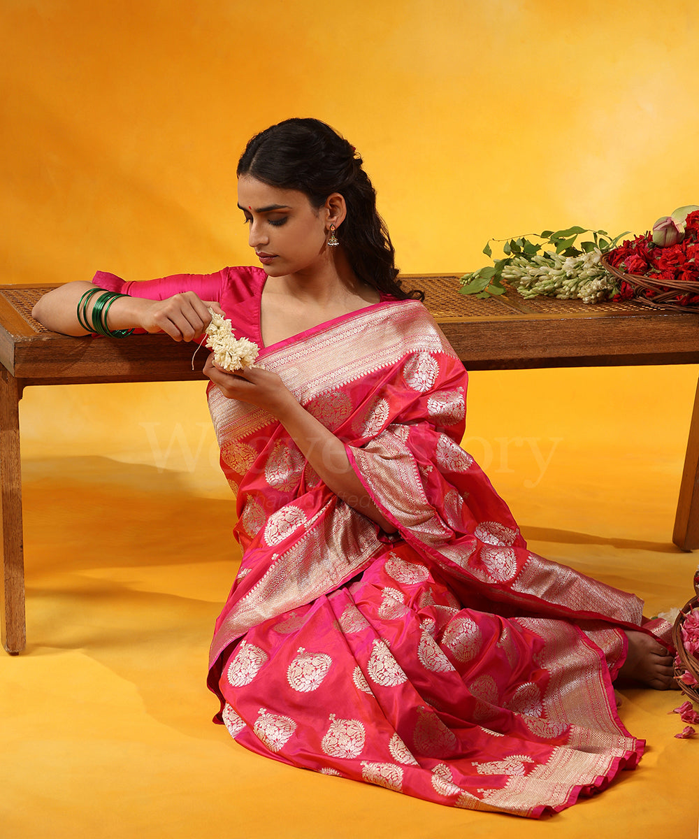 Pink_Handloom_Double_Shade_Pure_Katan_Silk_Banarasi_Saree_With_Cutwork_Zari_Booti_WeaverStory_02