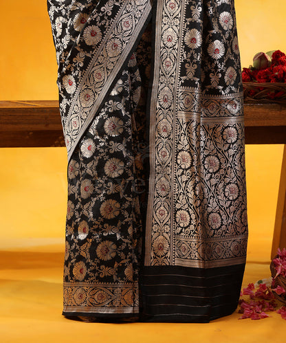 Black_Handloom_Pure_Katan_Silk_Banarasi_Saree_With_Cutwork_Floral_Jaal_And_Red_Meenakari_WeaverStory_04