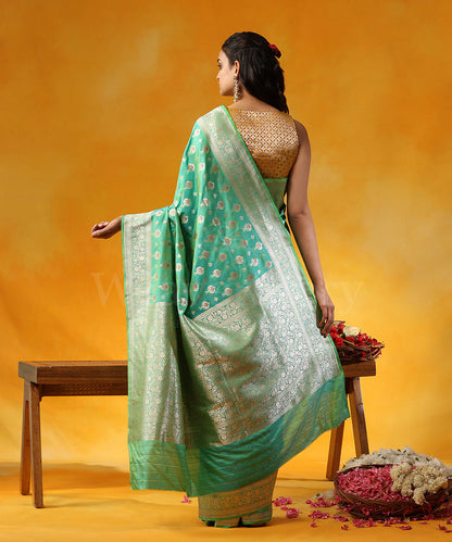 Handloom_Green_Double_Shade_Pure_Katan_Silk_Banarasi_Saree_With_Allover_Small_Booti_And_Floral_Border_WeaverStory_03