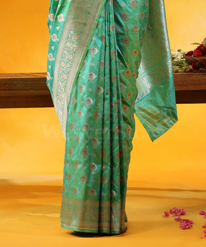 Handloom_Green_Double_Shade_Pure_Katan_Silk_Banarasi_Saree_With_Allover_Small_Booti_And_Floral_Border_WeaverStory_04