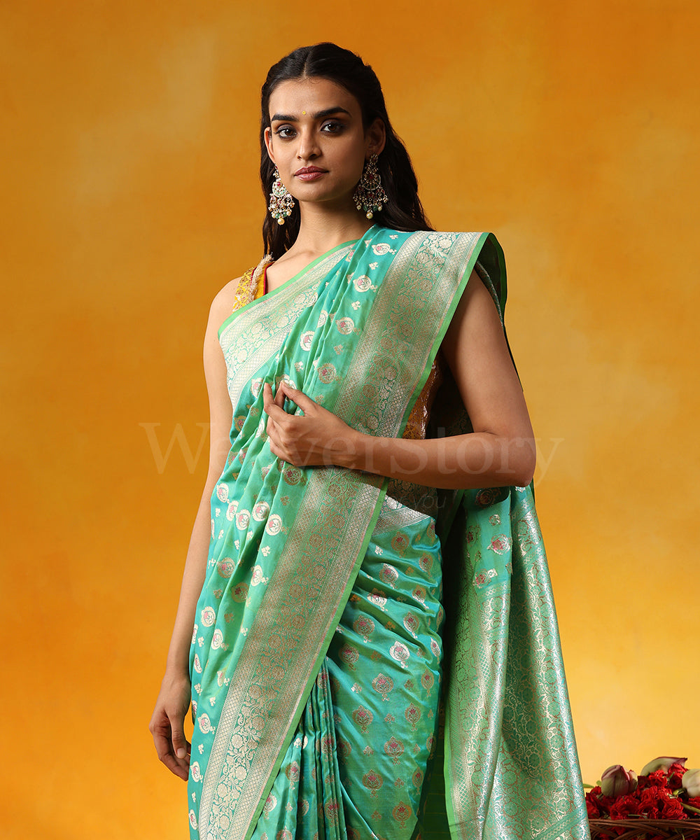 Handloom_Green_Double_Shade_Pure_Katan_Silk_Banarasi_Saree_With_Allover_Small_Booti_And_Floral_Border_WeaverStory_02