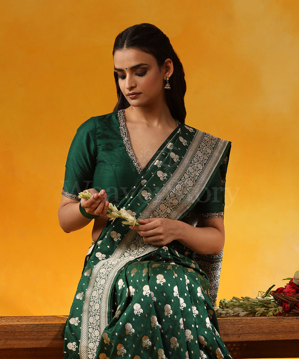 Handloom_Emerald_Green_Pure_Katan_Silk_Banarasi_Saree_With_Floral_Zari_Booti_WeaverStory_02