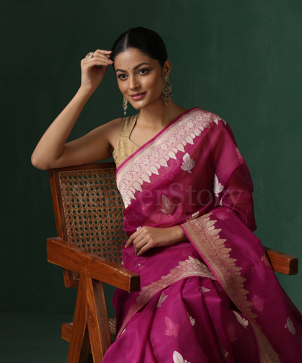 Handloom_Magenta_Kora_Silk_Banarasi_Saree_With_Sona_Rupa_Kadhwa_Zari_Booti_WeaverStory_02