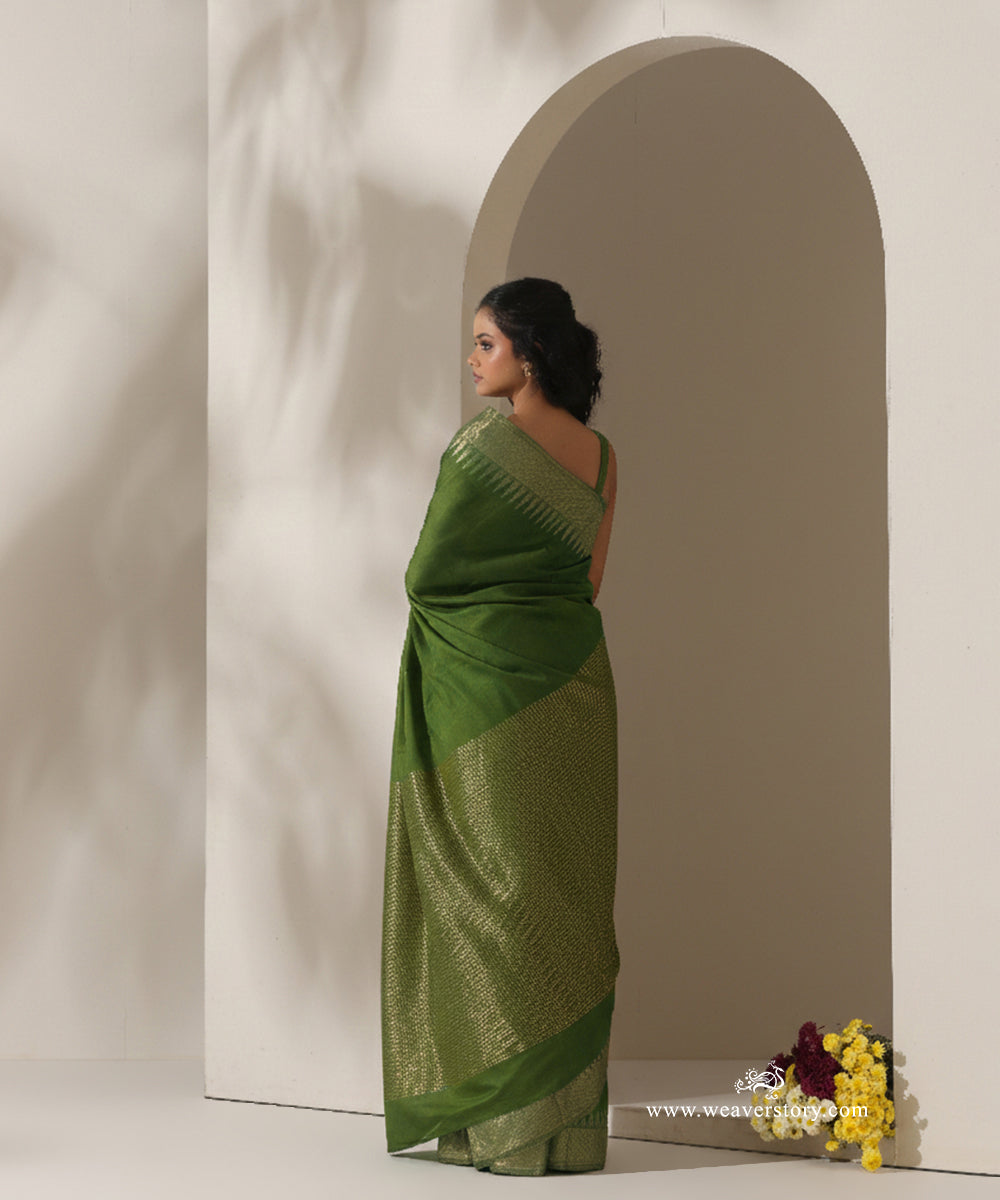 Olive_Green_Handloom_Plain_With_Broad_Border_Cotton_Silk_Chanderi_Saree_WeaverStory_03