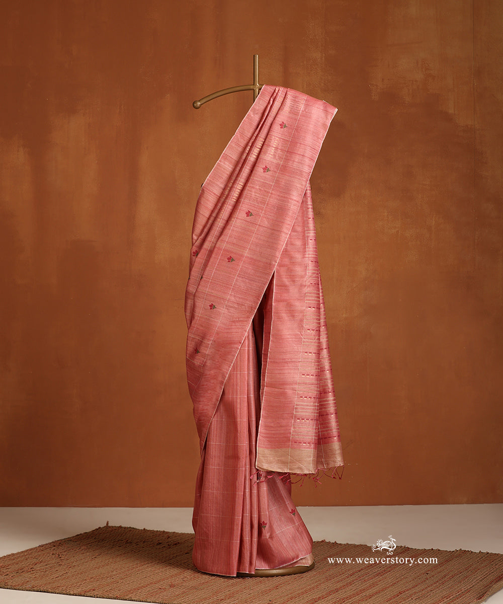 Soft_Pink_Handloom_Pure_Tussar_Silk_Saree_With_Small_Flowers_Motifs_WeaverStory_01