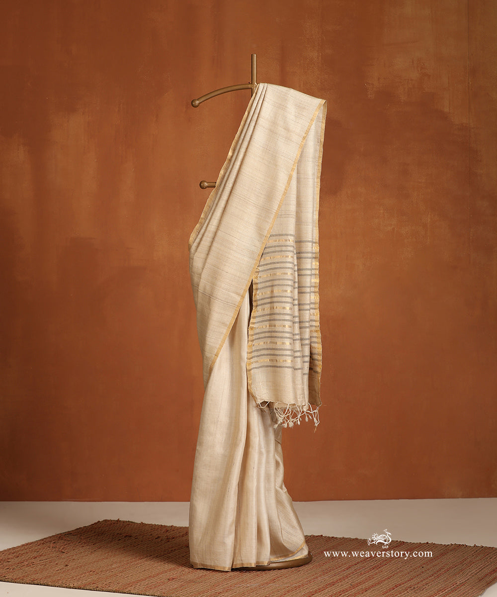 Natural_Beige_Handloom_Pure_Tussar_Silk_Saree_With_Golden_And_Grey_Stripe_On_Palla_WeaverStory_01