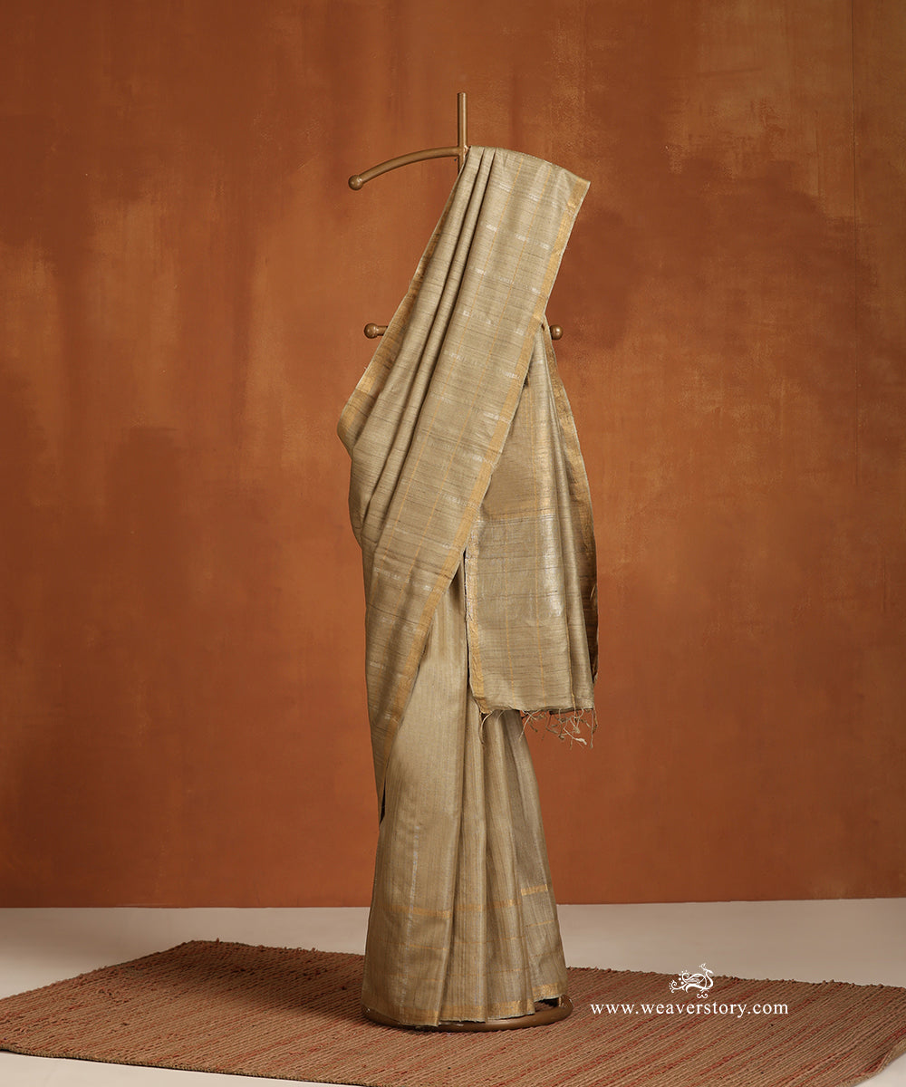 Beige_Handloom_Pure_Tussar_Silk_Saree_With_Gold_Zari_Thin_Border_WeaverStory_01