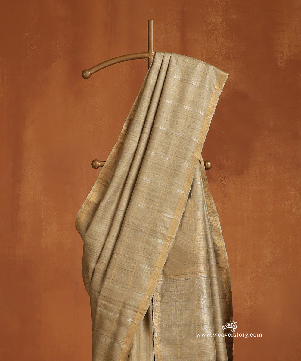 Beige_Handloom_Pure_Tussar_Silk_Saree_With_Gold_Zari_Thin_Border_WeaverStory_02
