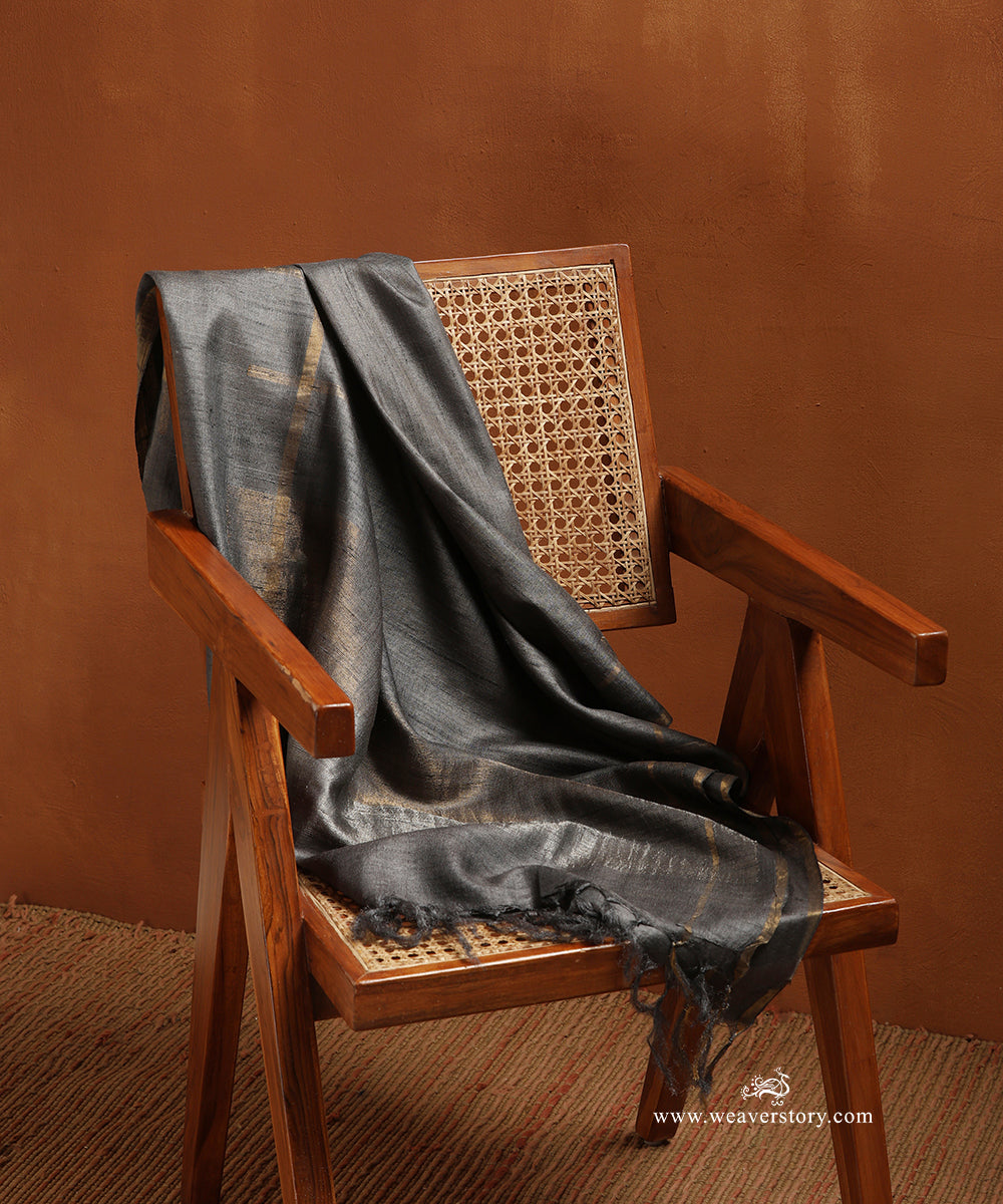 Grey_Handloom_Pure_Tussar_Silk_Dupatta_With_Gold_And_Silver_Zari_Palla_WeaverStory_01
