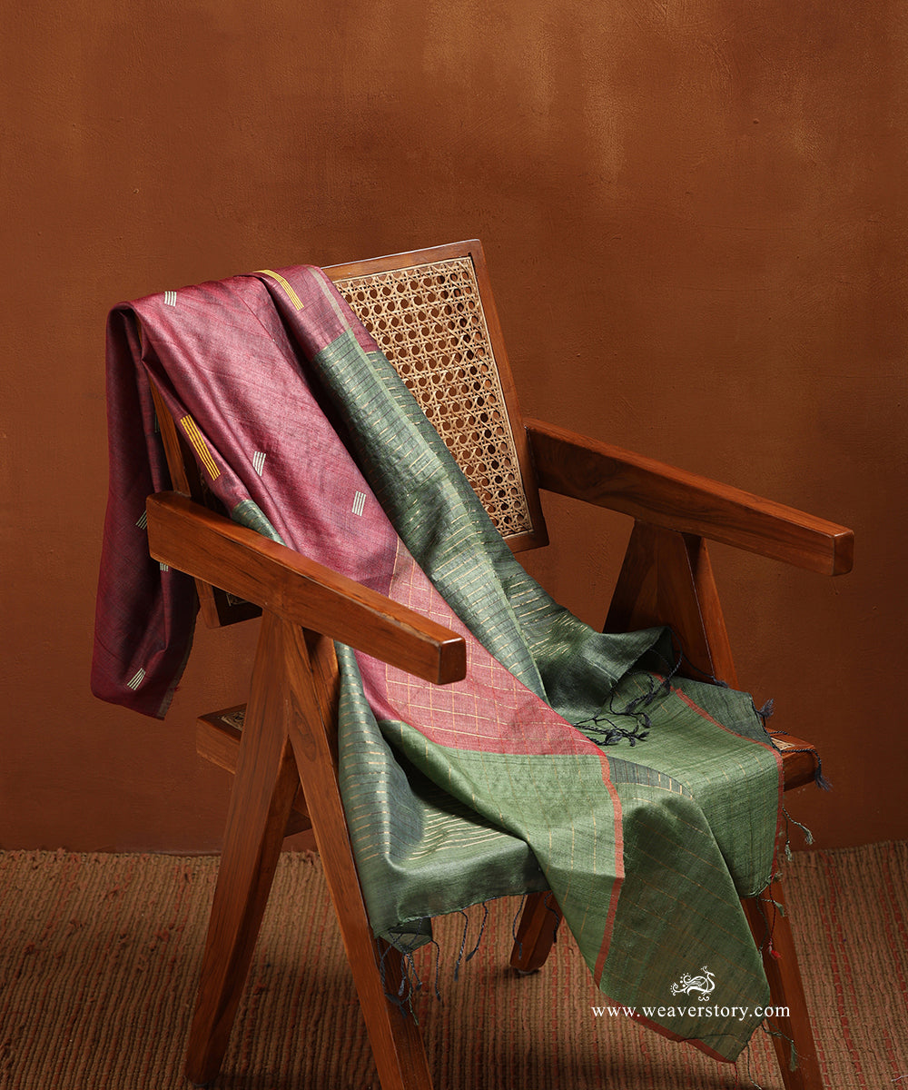 Berry_Handloom_Pure_Tussar_Silk_Dupatta_With_Green_Pallu_And_Golden_Stripes_WeaverStory_01