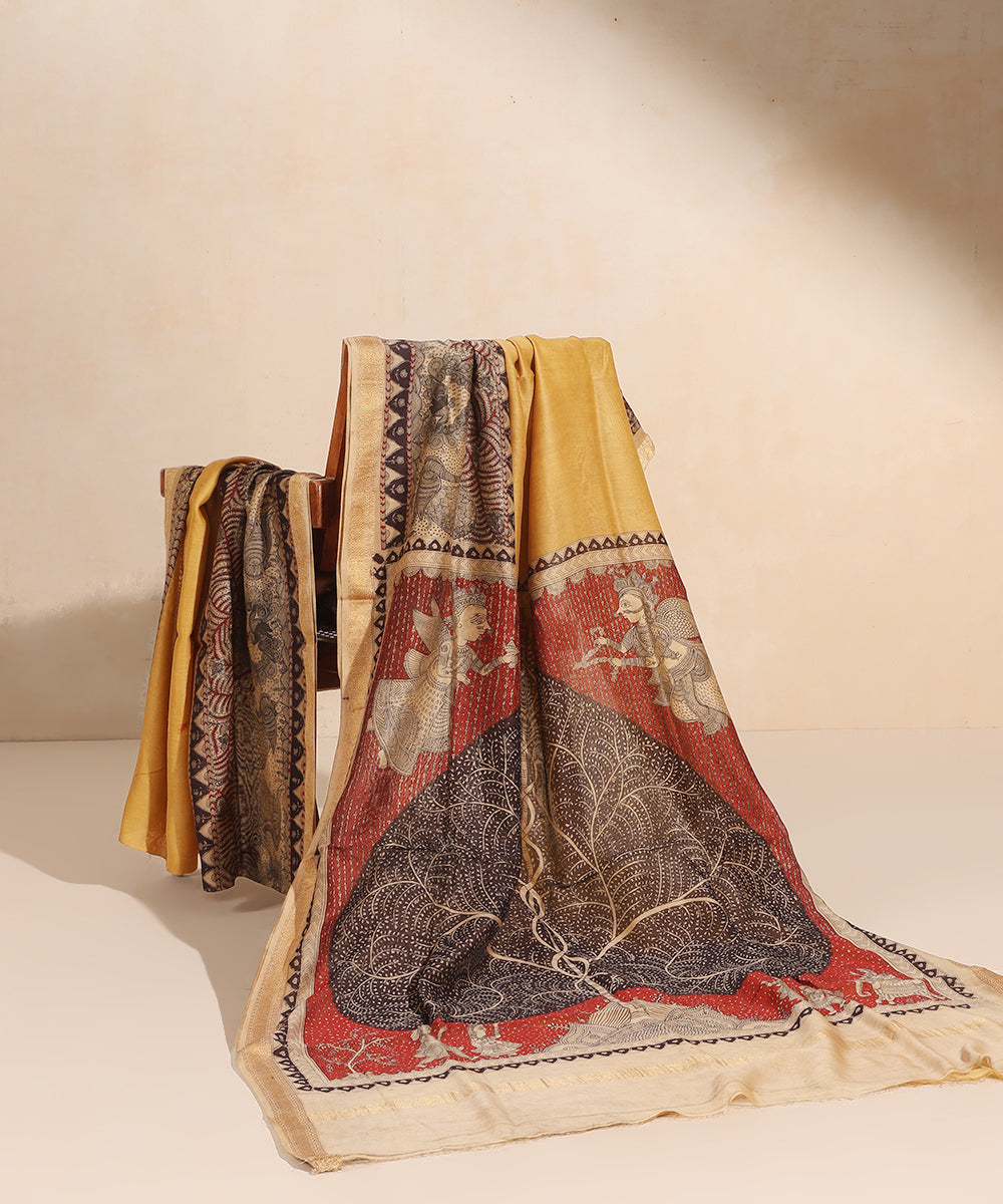 Musterd_And_Black_Handloom_Pure_Cotton_Chanderi_Bandhani_Mata-Ni-Pachedi_Saree_With_Hand_Printed_Pecock_And_Tree_On_Pallu_WeaverStory_01