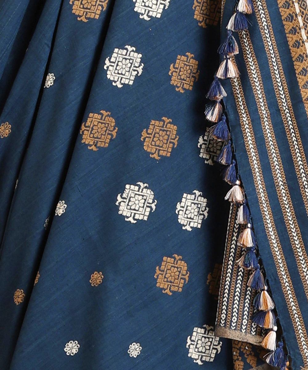Blue_Handloom_Pure_Eri_Silk_Assam_Indigo_Dye_Saree_With_Beige_And_White_Small_And_Big_Floral_Booti_And_Beige_Border_WeaverStory_04